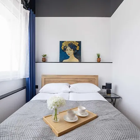 Modern Near The Railway Station By Renters 格利维采
