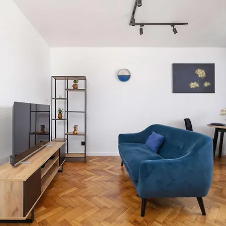 Modern Near The Railway Station By Renters 格利维采